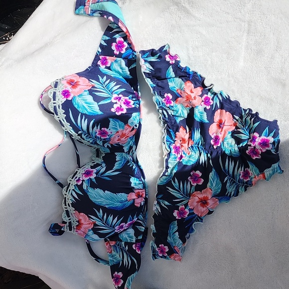 Bathing suit - Picture 2 of 2